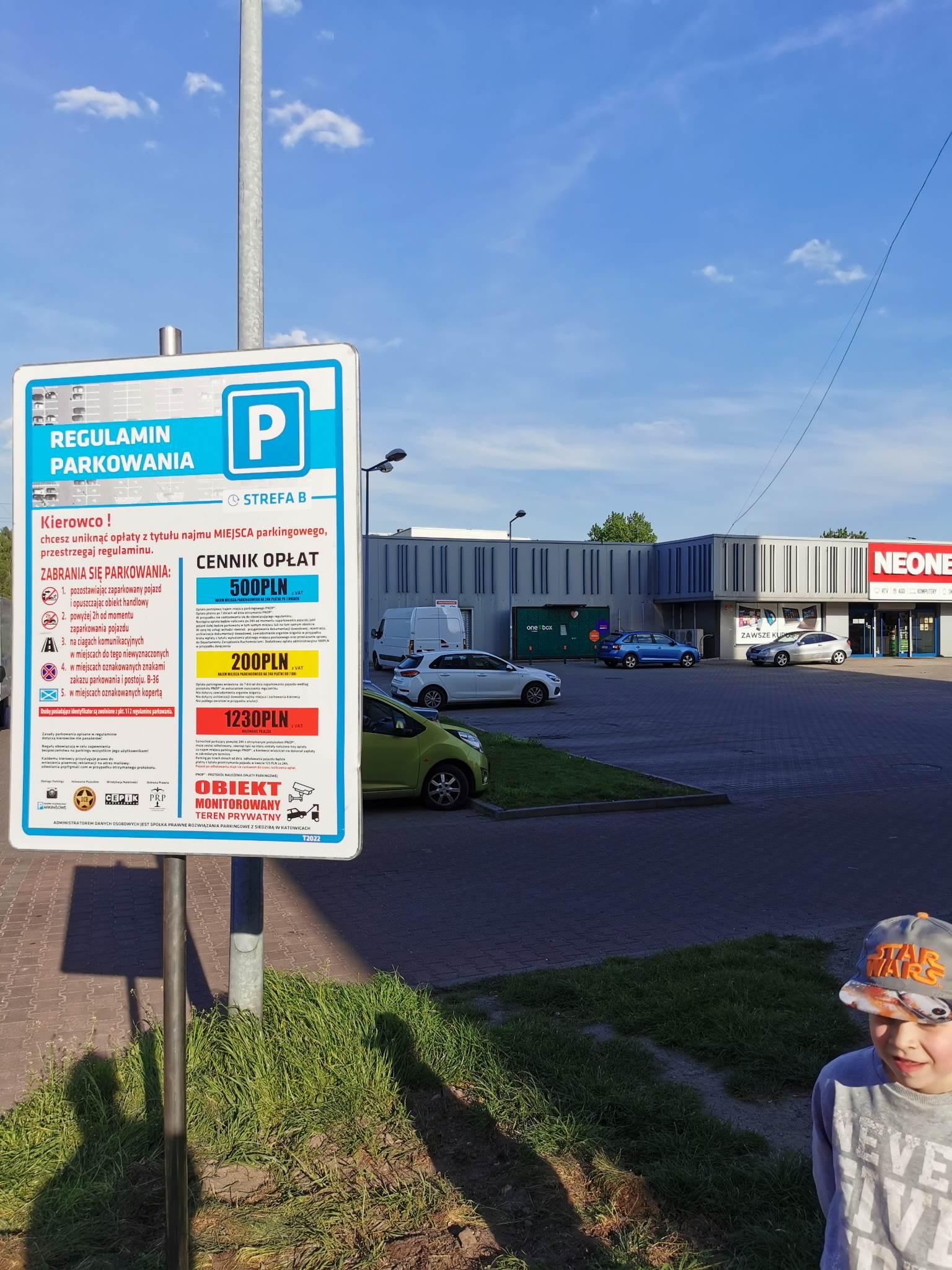 Płatny parking przy Dominie