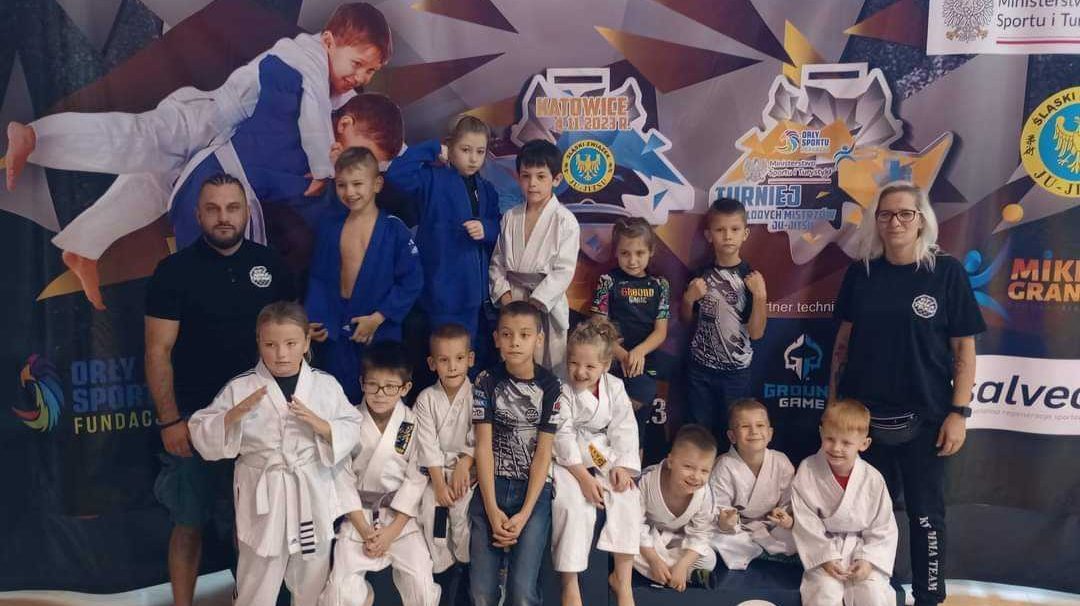 Medalowy team KTJ MMA